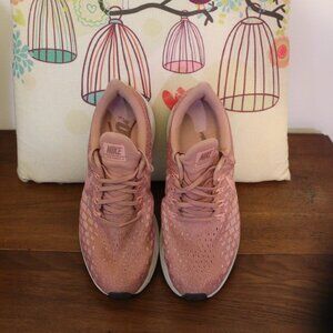 Women's NIKE ZOOM PEGASUS 35 size 9